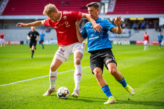 Kalmars Lars Saetra och Halmstads Marcus Antonsson