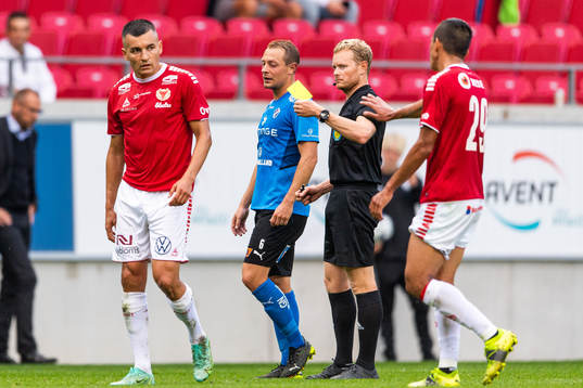 Domare Fredrik Klitte varnar Kalmars Emin Nouri