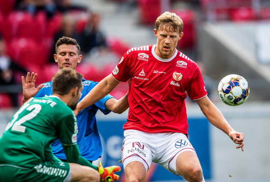 Kalmars Lars Saetra och målvakt Lucas Hägg Johansson samt
