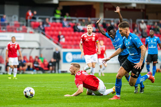 Kalmars Isak Jansson faller