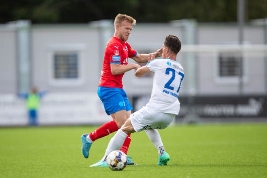 Helsingborgs Andreas Landgren och Akropolis Erik Figueroa