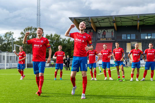 Helsingborgs Viktor Lundberg och Rasmus Jönsson jublar