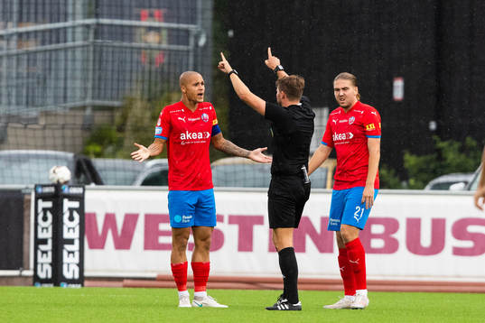 Domare Joakim Östling och Helsingborgs Anthony van