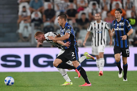 Juventus Dejan Kulusevski och Atalantas Rafael Toloi