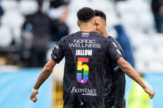 IFK Göteborgs Alexander Jallow med regnbågsfärgade