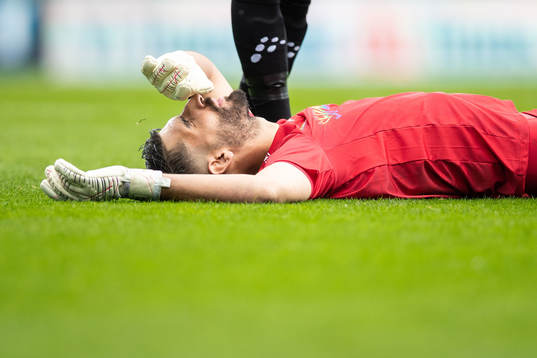 IFK Göteborgs målvakt Giannis Anestis har ont