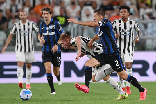 Juventus Dejan Kulusevski och Atalantas Rafael Toloi