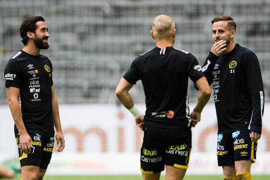 Elfsborgs Frederik Holst och Rasmus Alm uppvärmningen