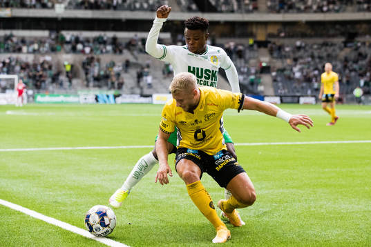 Hammarbys Akinkunmi Amoo och Elfsborgs Simon Strand