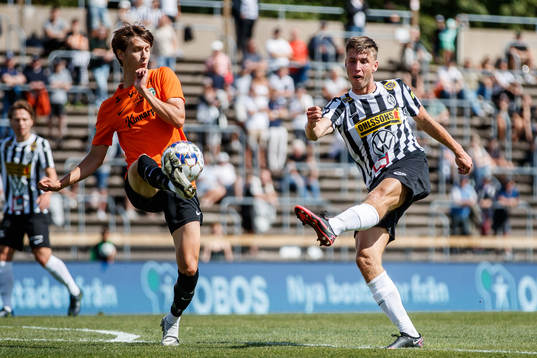 Västerås Kalle Björklund och Landskronas Filip Olsson