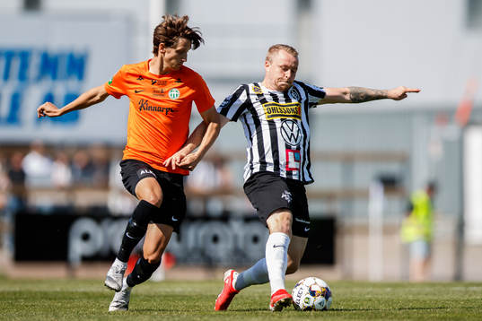 Västerås Olle Edlund och Landskronas Nicklas Nielsen
