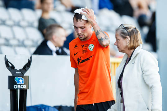 Västerås Filip Tronét lämnar skadad