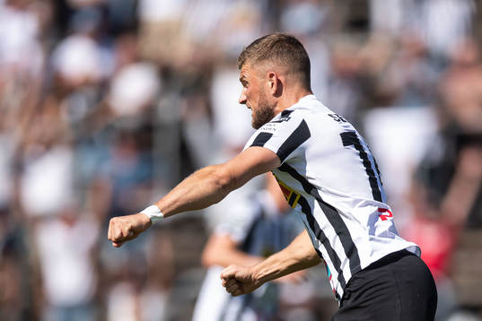 Landskronas Erik Pärsson jublar