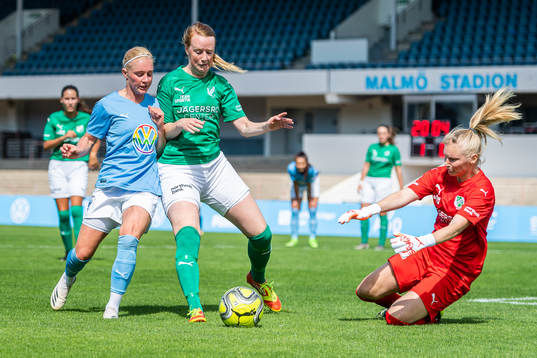 Malmö FFs Melina Skarström mot Husies Josefin Karlsson
