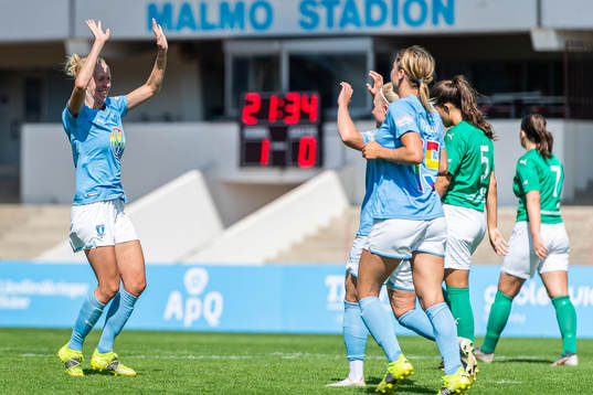 Malmö FFs Stina Stadig jublar