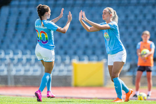 Malmö FFs Saga Fredriksson och Malmö FFs Ida Hansson