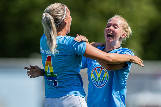 Malmö FFs Ida Hansson och Stina Stadig jublar