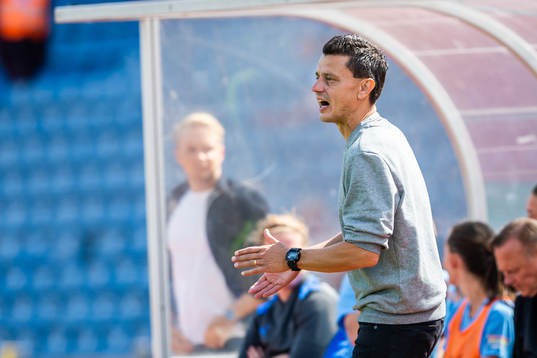 Malmö FFs tränare Fredrik Jahnfors reagerar