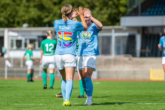 Malmö FFs Elvira Ramel och Melina Skarström jublar