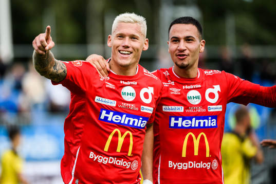 Degerfors Victor Edvardsen jublar med Abdelrahman Saidi
