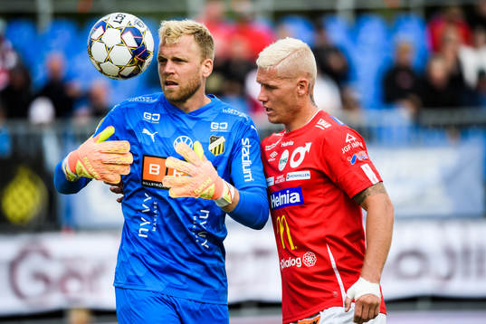 Häckens målvakt Peter Abrahamsson och Degerfors Victor