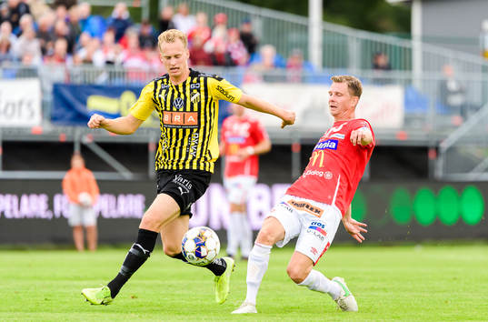 Häckens Gustav Berggren och Degerfors Johan Bertilsson