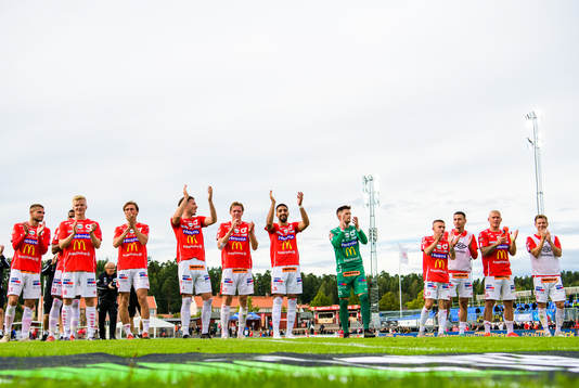 Degerfors spelare jublar