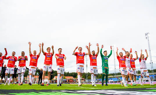 Degerfors spelare jublar
