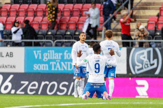 IFK Norrköpings Samuel Adegbenro jublar