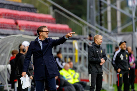 IFK Norrköpings tränare Rikard Norling  reagerar