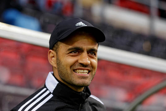 Östersunds tränare Amir Azrafshan jublar