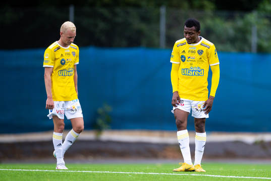 Falkenbergs Umar Bala Muhammed deppar med Adam Bergmark