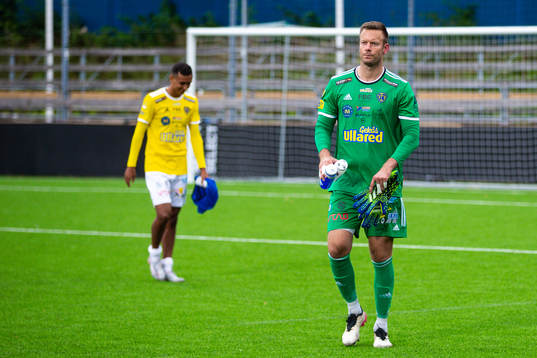 Falkenbergs målvakt Viktor Noring deppar