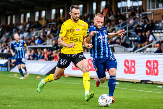 Mjällbys Max Watson och Djurgårdens Nicklas Bärkroth