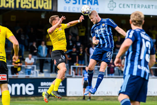 Mjällbys Ivan Kricak och Djurgårdens Kalle Holmberg
