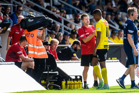 Mjällbys tränare Anders Torstensson och Amin Sarr