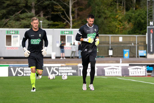 Varbergs målvakt Philip Mårtensson och målvakt Stojan