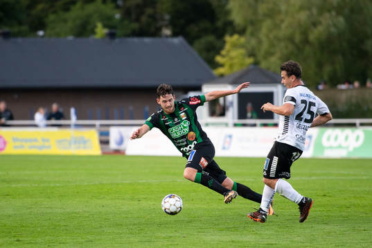 Varbergs Robin Tranberg och Örebros Nordin Gerzic