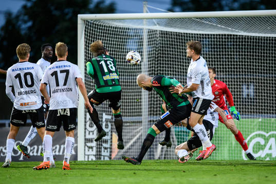 Varbergs Robin Simovic gör 1-0