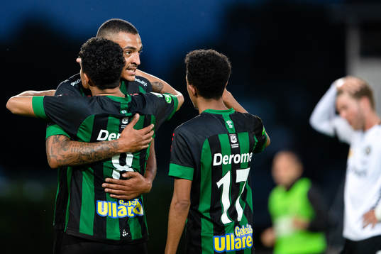 Varbergs Simon Karlsson Adjei jublar