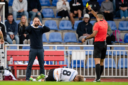 Örebros tränare Vitor Gazimba deppar