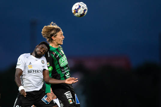 Örebros Nasiru Moro och Varbergs Joakim Lindner