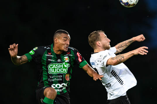 Varbergs Simon Karlsson Adjei och Örebros Andreas Skovgaard