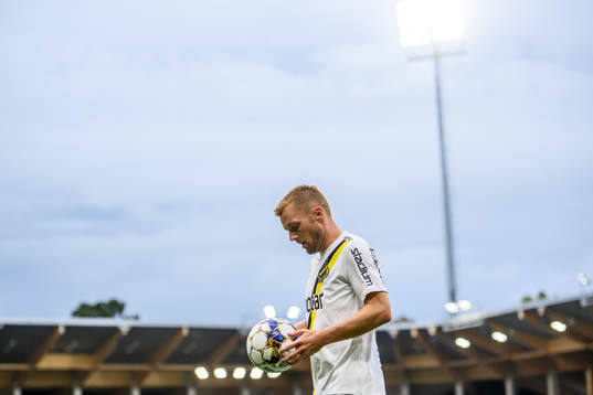 s Sebastian Larsson