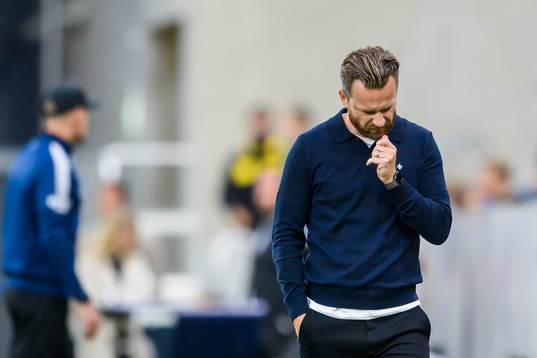 s tränare Bartosz Grzelak deppar
