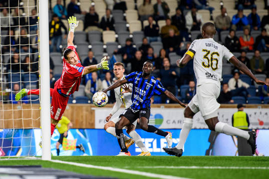 s Bojan Radulovic gör 0-1 på Sirius målvakt David Mitov