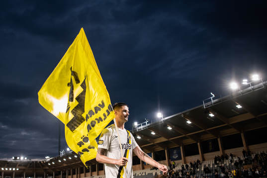 s Mikael Lustig jublar