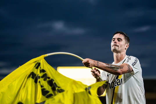 s Mikael Lustig jublar