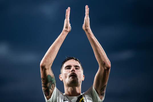 s Mikael Lustig jublar