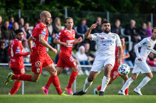IFK Göteborgs Hosam Aiesh och Österlens Bassam Ahmad